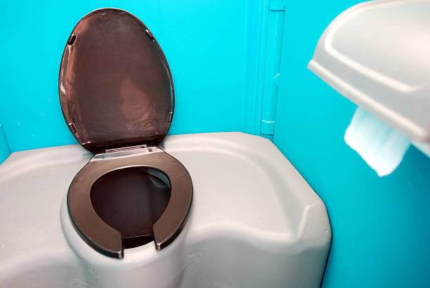 Porta potty delivery and setup in Lamar, MO